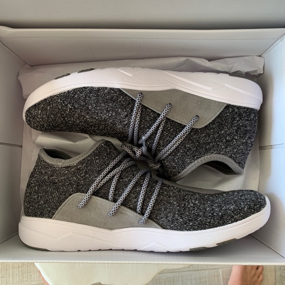 women's cityscape vessi